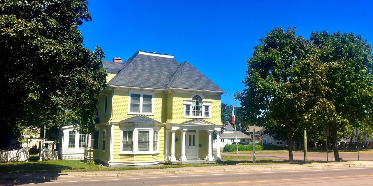 Le Griffon Bed and Breakfast Shediac Exteriör bild